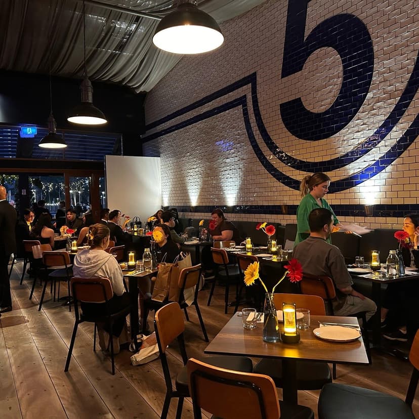 Plus 5 Mediterranean restaurant interior