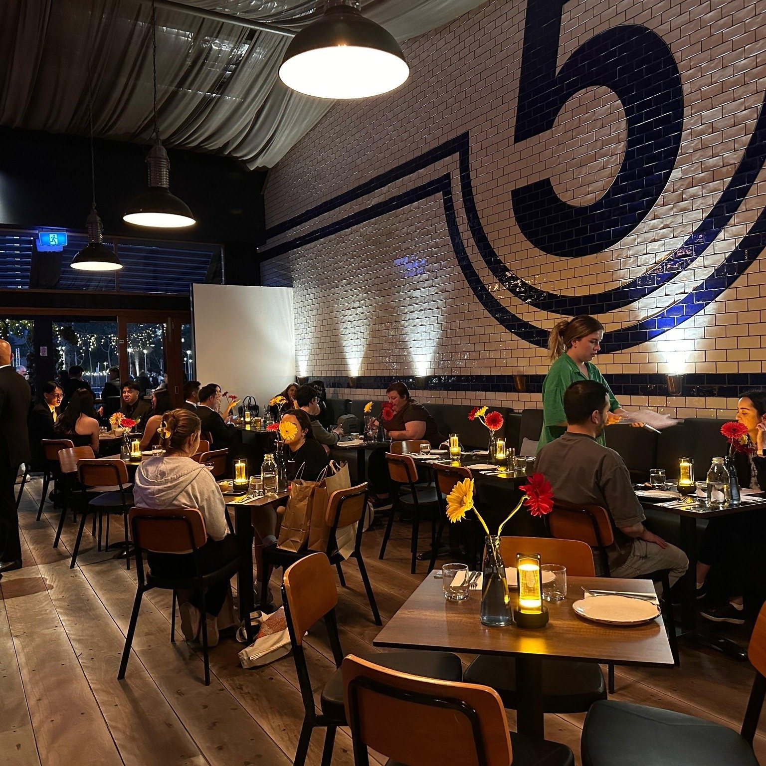 Plus 5 Mediterranean restaurant interior